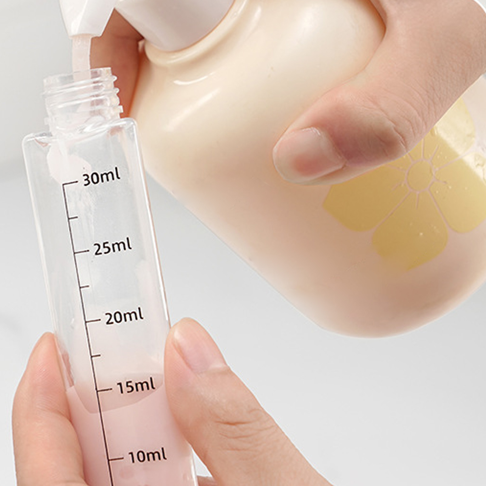 4-in-1 Travel Liquid Dispenser - огляд і ціна Dry Shampoo Travel